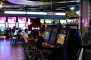 ゲーセンで4400円も使ってしまってすごく後悔してるんだが助けてくれ