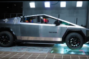 【動画】最新型テスラ車の耐久力がヤバすぎると話題にｗｗｗｗｗｗｗｗｗｗ