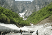 谷川岳で雪崩、登山中の男性２人死亡…今年最高15.5度で雪崩注意報が発令中