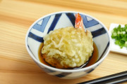 海外「エビと蕎麦を丸めて揚げる」海老そば天ぷらが奇抜すぎる料理だった！