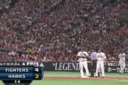 ホークス 甲斐、内川、デスパイネのタイムリーで1点差まで追い上げる！