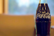 有識者「コーラの味は瓶、缶、ペットボトルで異なる」←これ