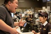 ワイ君、マクドで店員と揉めて涙の帰宅
