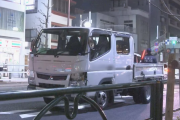 【速報】千代田区丸の内で盗難トラックが複数車両に突っ込み逃走、運転手は確保「自称・外国籍の男」