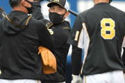 【阪神】佐藤輝がハマスタでバックスクリーン弾　矢野監督＆井上ヘッドから熱血指導