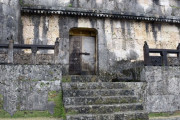 琉球王の墓、扉が壊れて１年以上施錠されず