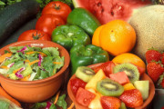 【悲報】厚生労働省「おい、野菜と果物もっと食わなねぇと死ぬぞ」