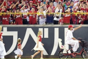 広島エルドレッド、自転車に乗ってマツダスタジアムに登場！嫁＆4姉妹も特注衣装で引退セレモニーに参加！！