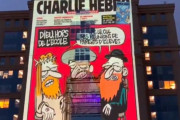 海外「フランスがシャルリー・エブドの風刺画を政府の建物に投影する」