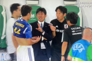 ◆画像◆ピッチサイドで冨安健洋に質問されて泣きそうな森保一監督で一言?