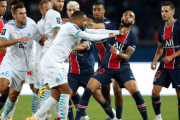 長友佑都が初ベンチ入りのマルセイユ、パリＳＧに大金星！　終了間際に計５人退場の大乱戦