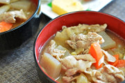 豚汁(ぶたじる)にキャベツと玉ねぎ入れるバカｗｗｗｗ