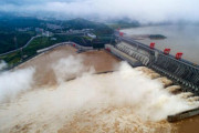 中国の三峡ダム、あふれる寸前…長江上流で大雨続き制限水位(145メートル)を超える状態！