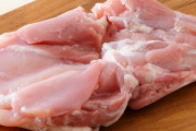 ここに国産ムネ肉とブラジル産もも肉がある