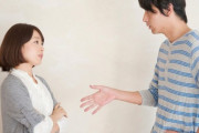 義弟夫婦の車に乗せてもらった時夫に「少しお支払いした方が…」と言ったらおもいっきり怒鳴られた…。男だったら皆腹が立つと言われたのですが言い方が悪かったのでしょうか…