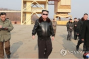 金正恩、かっこいいファッションでミサイル発射場視察