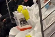 【動画】ニューヨークの地下鉄で10代の少年が新型コロナウィルスをばらまくイタズラｗｗｗ