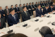 【悲報】日本政府のコロナウイルスの会議を見た外国人「なんだこれは…。女性はコロナで全滅したのか？」
