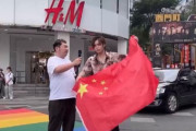 台湾の繁華街で中国国旗を掲げた日本人男性2人、強制退去