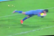 【動画】海外サッカー、とんでもないキーパーが発見される wwwww