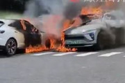 【中国成都】2台の中国EVが正面衝突、激しく燃えさかる