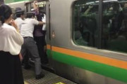 【謎】実際、東京で「満員電車に乗ってるリーマン」って冴えないおっさんばかりで、イケメン陽キャってほぼいないよな・・・