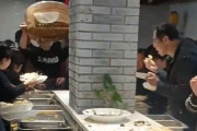 【動画】中国人、食事のマナーが悪すぎる・・・・・