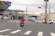 【動画】信号を無視してガソリンスタンドに入ろうとしたバイク乗りが(°_°)