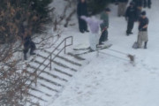 【札幌】公園で勢いよくスキーで階段を滑り降りる外国人らしき人物…住民は恐怖や怒り