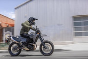 カワサキ、スーパーモト「KLX230SM」を2025年1月13日に発売