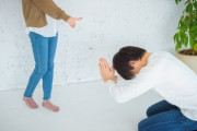 【フキハラ】若い夫ほど謝る？　配偶者が不機嫌の時の対応に世代差