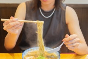 ラーメン屋で一人飯してる女に嫌がらせする男って実在するんだ