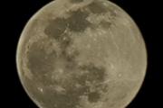 Galaxy S21で撮った「月」がソニーの一眼カメラで撮るよりも綺麗だと話題に