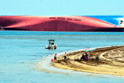 米沖で現代自動車4,000台積んだ運搬船転覆　韓国人4人行方不明