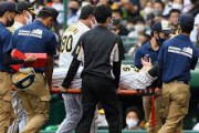 阪神・小林慶祐が左足首痛め担架で退場　矢野監督「抹消になると思う」