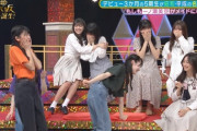 【乃木坂46】一ノ瀬美空がやらかした後、池田瑛紗を抱き寄せる冨里奈央.gif【スター誕生！】