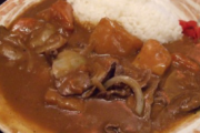 俺「えっ夕飯またカレー！？」嫁「週3くらい許容範囲でしょ。毎日って訳じゃないし」俺「じゃあせめてサラダくらい付けてくれよ…」→結果…