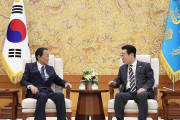 【聯合ニュース】 李大統領　麻生氏と面会＝「互いに役立つ関係へ」