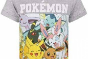 J( 'ｰ`)し「ポケモンの服買ってきたわよ」彡(^)(^)「！！」ﾄﾞﾀﾄﾞﾀﾄﾞﾀ