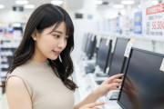 【目潰し】そういや一時期PCモニターって「グレア液晶」が主流だったけどなんで消えた？ イケメンが映り込む素敵な仕様だったのに
