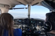 【動画】ギリギリ。アメリカの上空で2機の飛行機がニアミス。