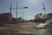 【動画】中古でも200万を超える車が納車前に相手の信号無視による事故で全損に… この時の相手方と保険会社の対応が酷いと話題に