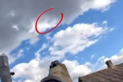 【動画】飛来するドローンを落とすウクライナのドローンハンター。