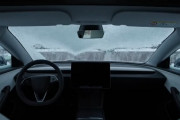 テスラ車の「フロントガラスの雪を溶かす機能」全然ダメっぽいことがバレてしまう