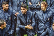 【画像】ユーロのイタリア代表のスーツ姿…イケメンすぎる件ｗｗｗｗｗｗｗｗ