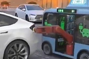 【動画】中国人「これが中国の最新式の車充電！」ドヤっと紹介 ⇒ CGでした～！w