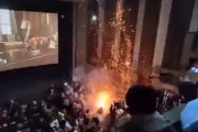 【悲報】インドの映画館、臨場感が一線を超える