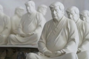 中国の職人が作った「座禅するトランプ像」　クオリティが高すぎて国内外から注文殺到