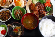 【画像】栄養満点で欠点ナシの定食(700円)が見つかるwwwww