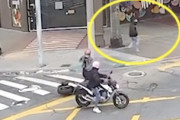 【動画】強盗から逃げるフリをして2人とも仕留めた男が格好ヨスギ。